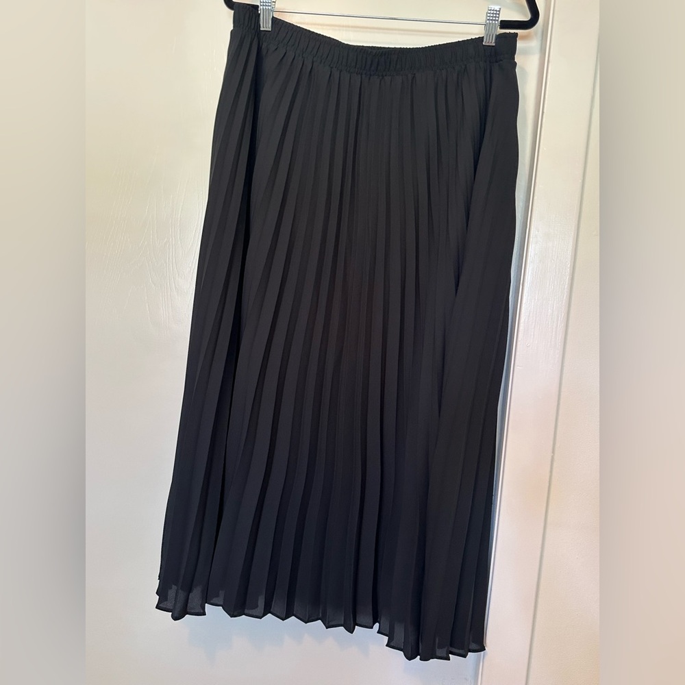 LOFT Black Maxi A-Line Pleated Skirt - Picture 3 of 6
